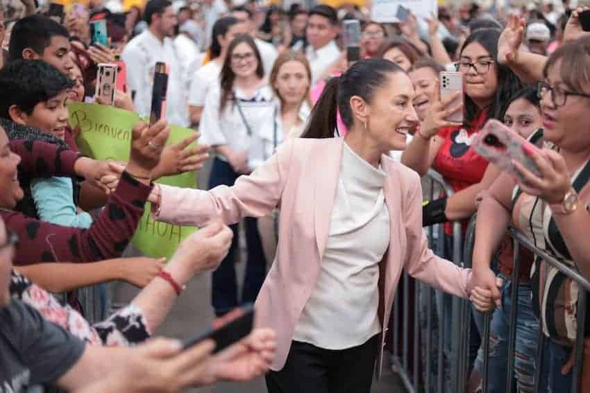 Claudia Sheinbaum greeting people