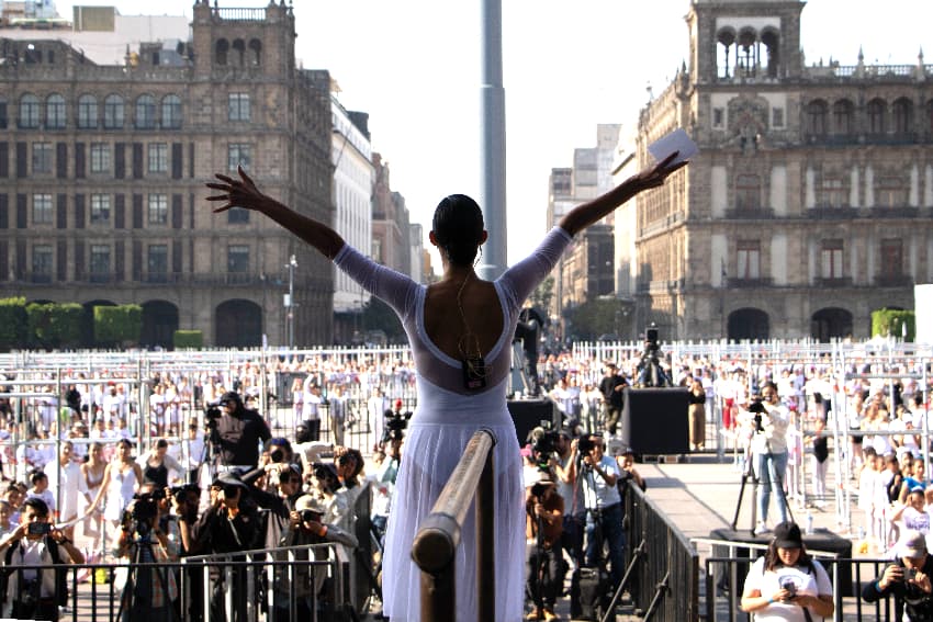 Ballerina Elisa Carrillo gives a mass ballet class in Mexico City