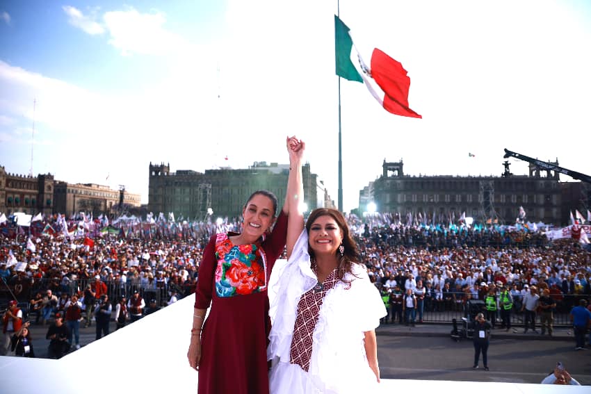 Claudia Sheinbaum with Clara Brugada in the Zócalo