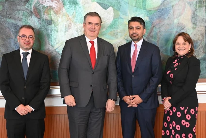 Rohan Patel of Tesla with former Foreign Affairs Minister Marcelo Ebrard